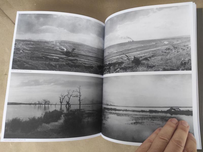 pohled do expozice, katalog k výstavě, foto autorka